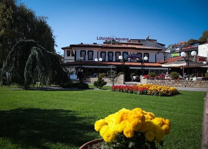Lihnidos Square