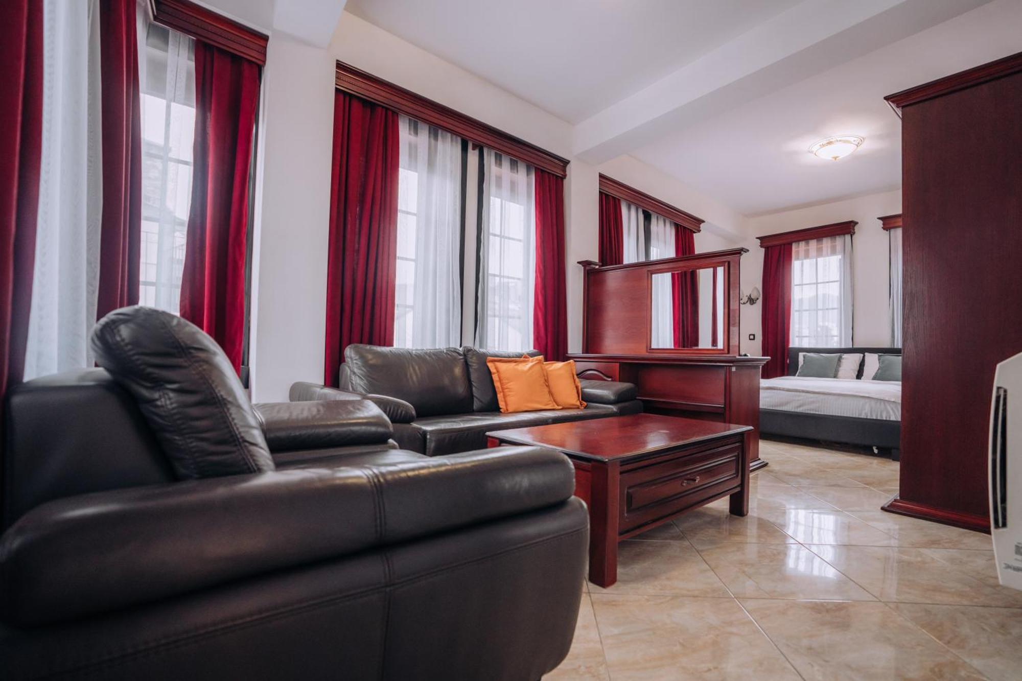 Lihnidos Square Villa *